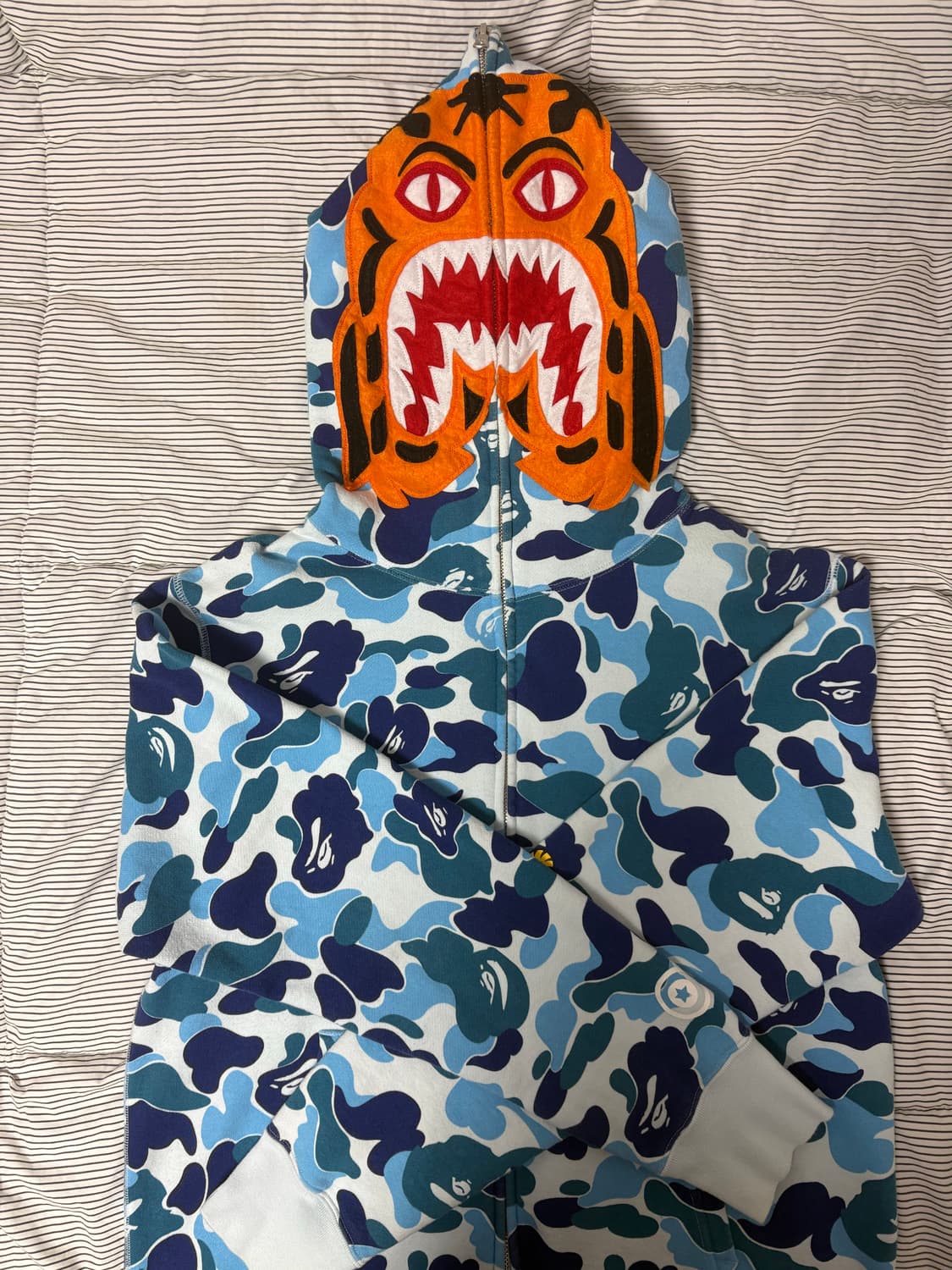 베이프 타이거 후드집업 상품이미지1