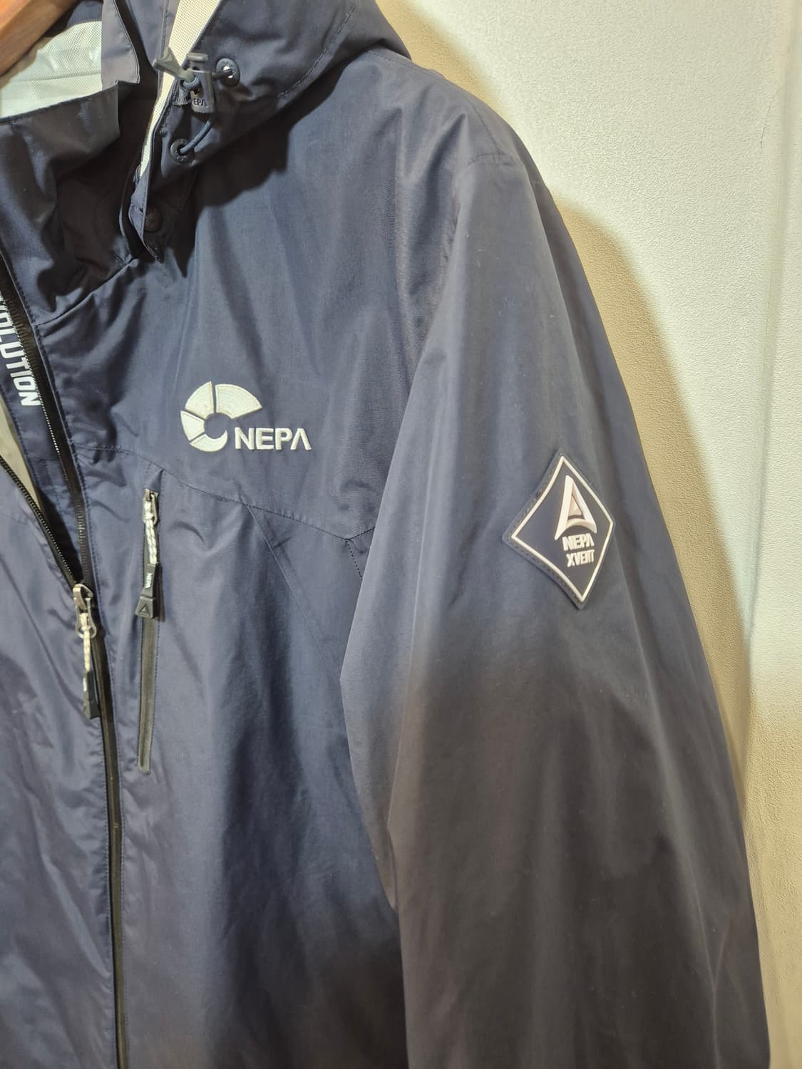 네파 네이비 색상의 후드 바람막이 105
사이즈  상품이미지4