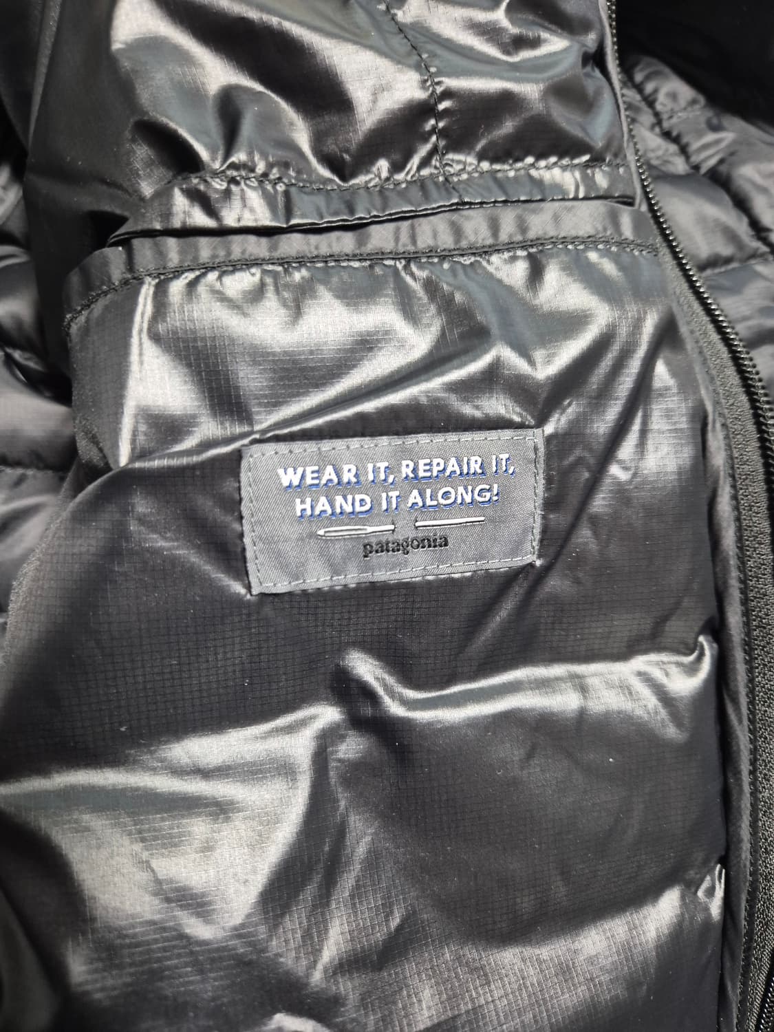 파타고니아 다운스웨터 경량패딩 블랙 L 상품이미지4