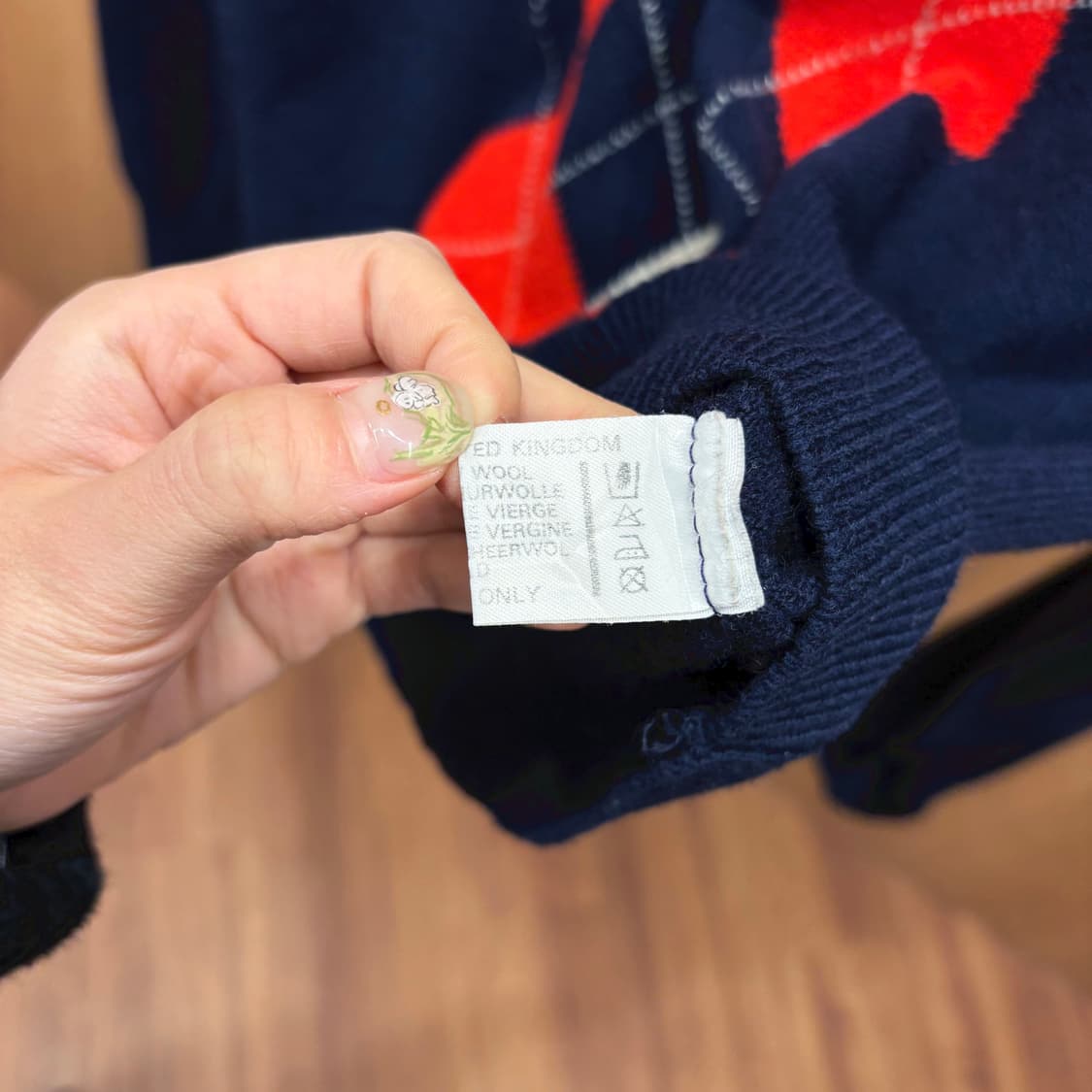 버버리 브이넥 니트 아가일 패턴 로고 자수 디테일 루즈핏 네이비 상품이미지8