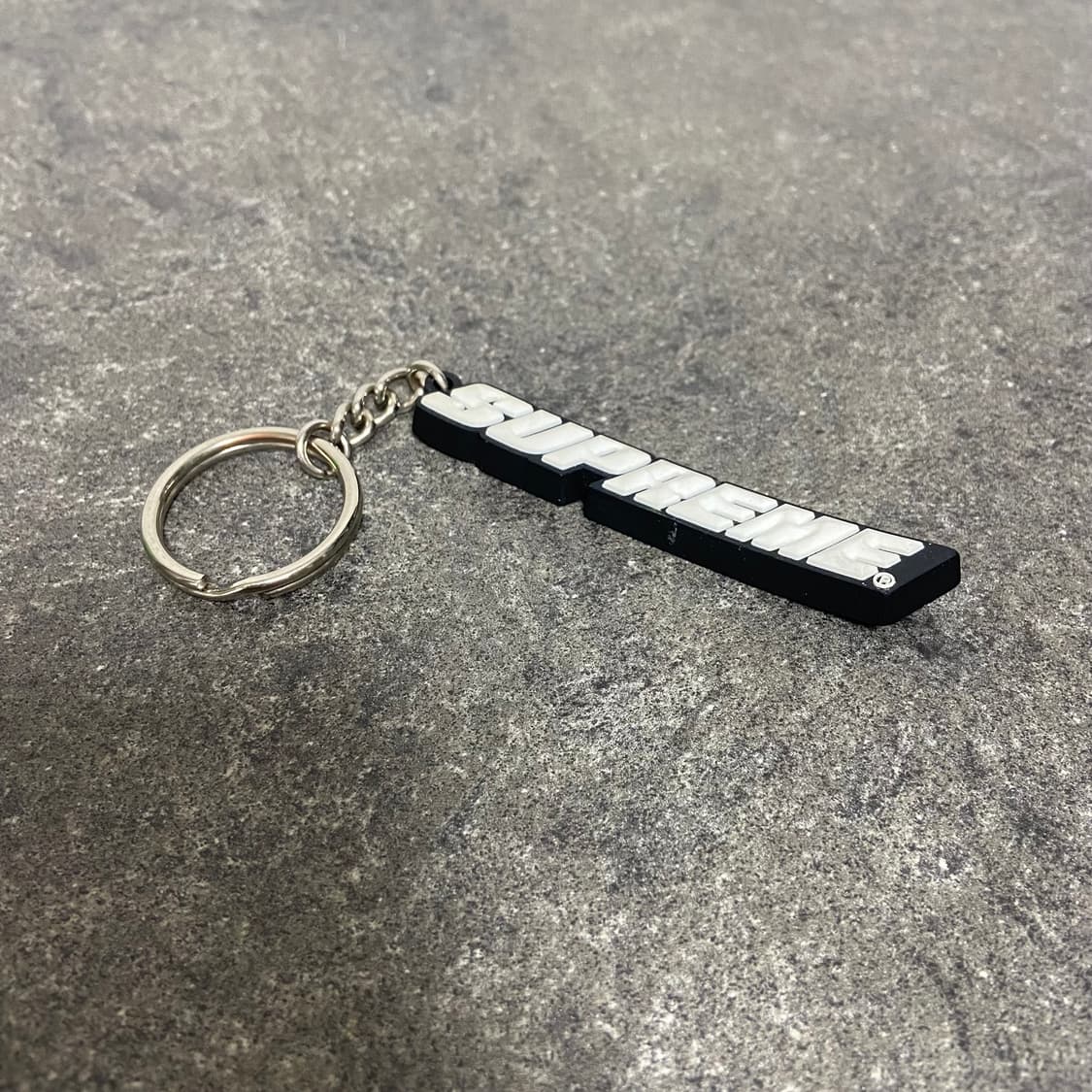 (OS) 슈프림 키체인 키홀더 키링 열쇠고리 로고 블랙 상품이미지1