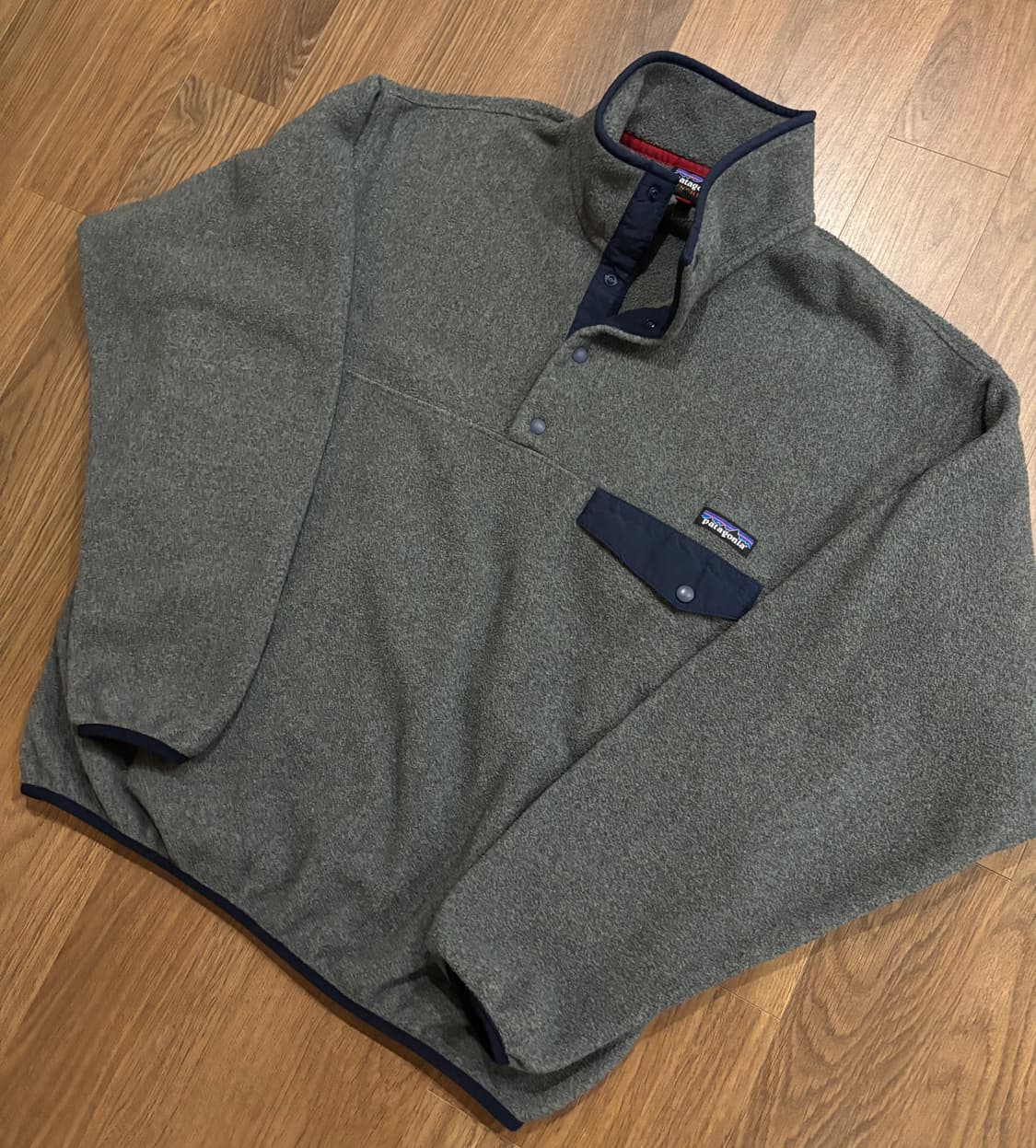 파타고니아 라이트웨이트 신칠라 니켈 네이비 L사이즈 판매합니다. 상품이미지2