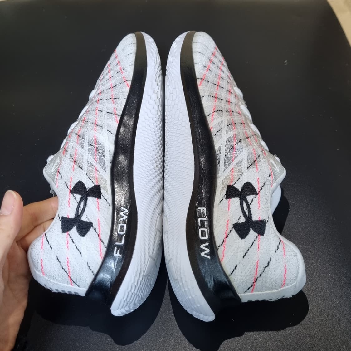 언더아머 플로우 벨로시티 남성런닝화285 상품이미지5