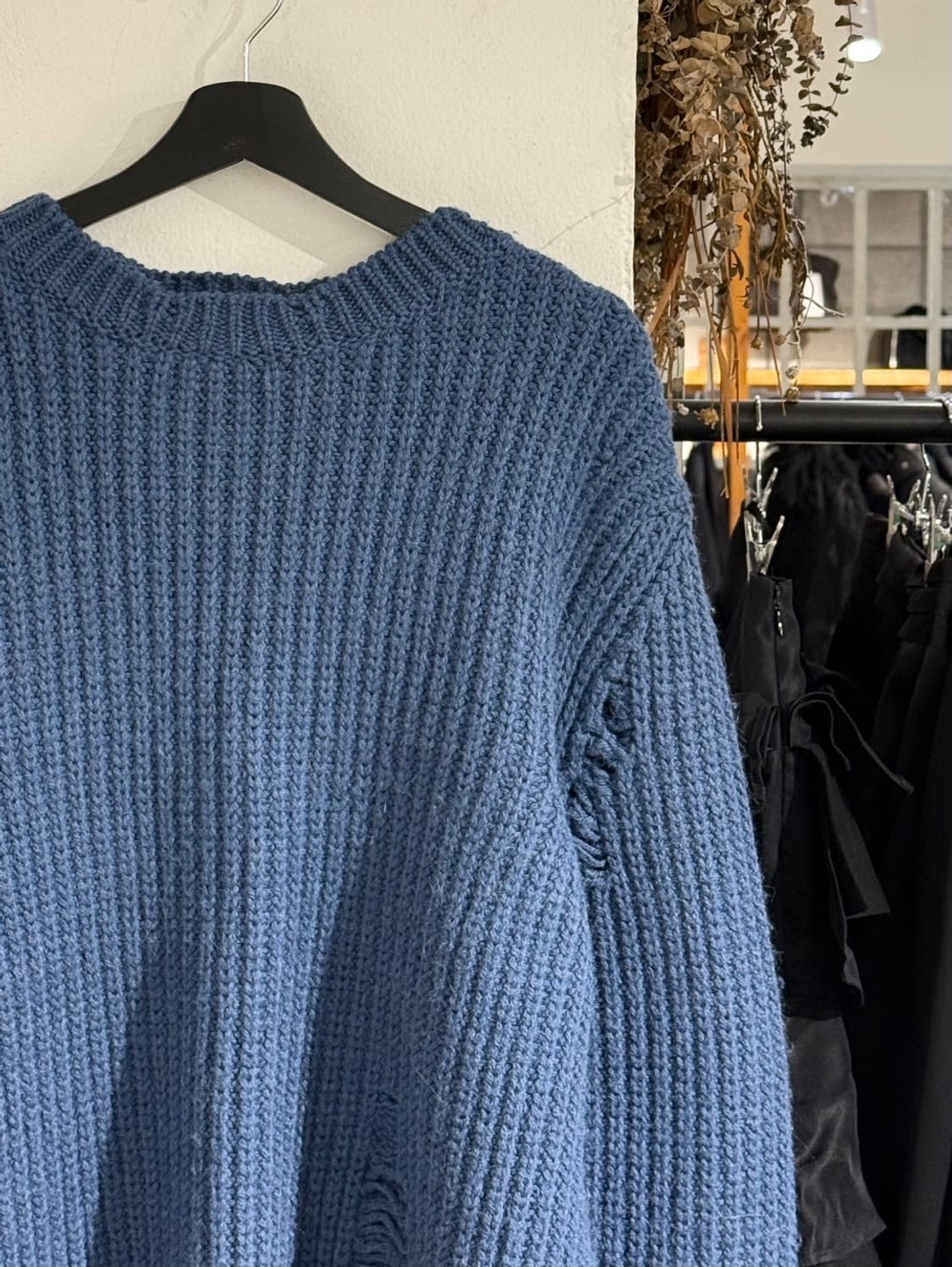 jw앤더슨 블루 알파카 울 데미지 니트 풀오버 상품이미지3
