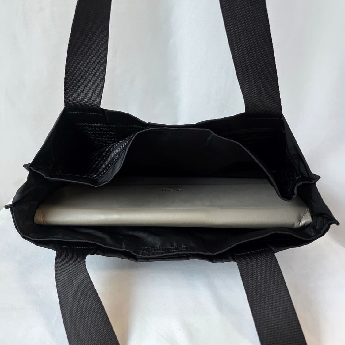 [정품 PRADA] 프라다 직사각 나일론 숄더백 쇼퍼백 라지 남녀공용 상품이미지5