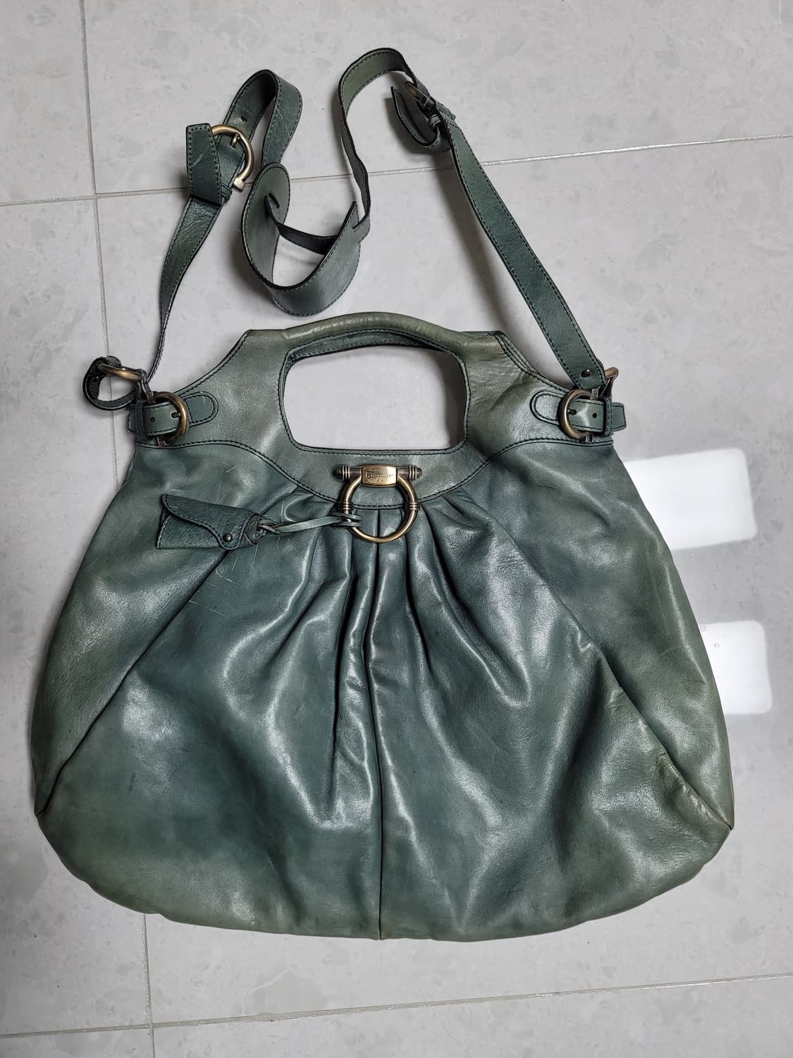 페라가모 가죽 호보백 상품이미지1