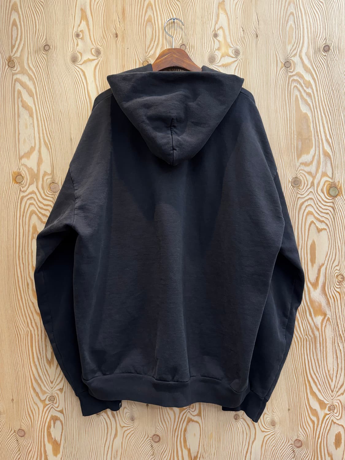 워렌로타스 십자가 자수 후드티 상품이미지2