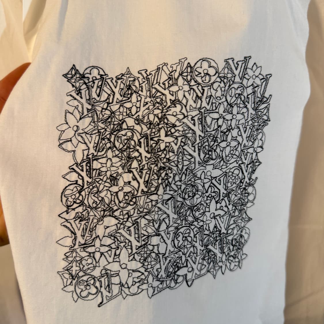 루이비통 모노그램 그래피티 박스 프린팅 반팔 셔츠 상품이미지3