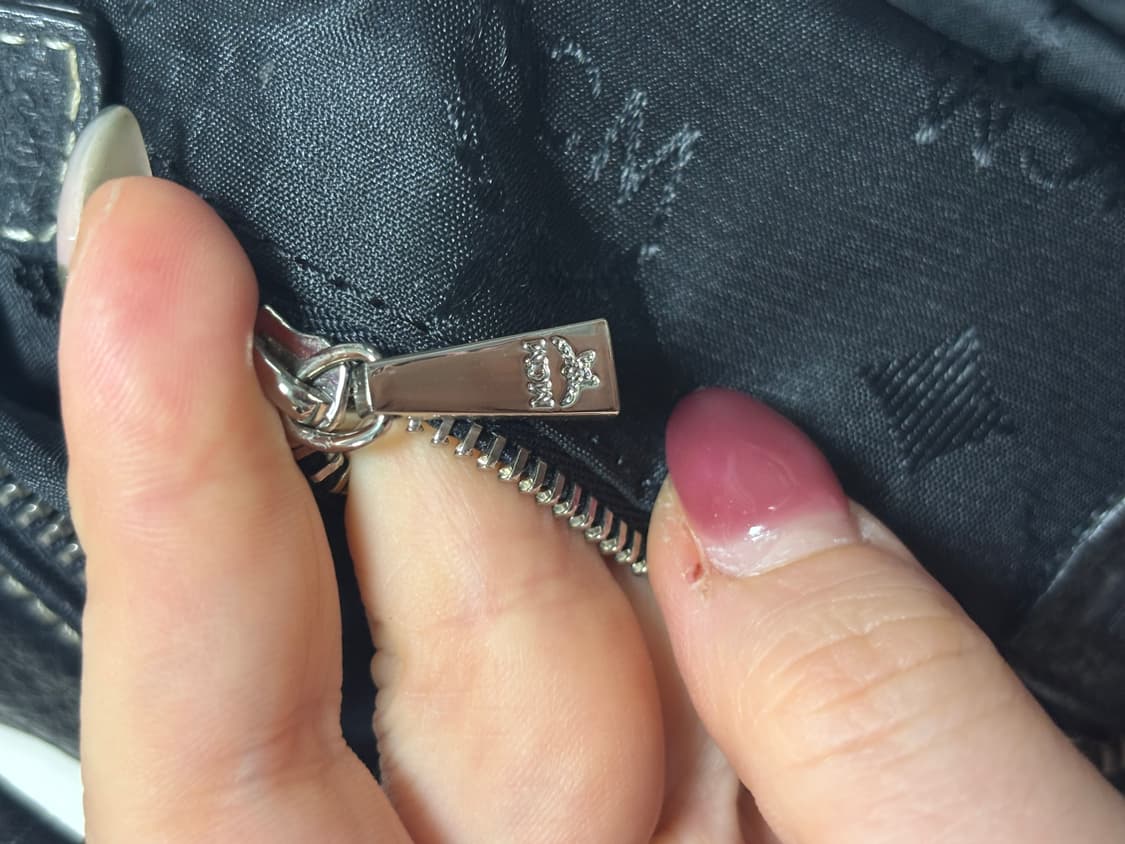 [정품] MCM 블랙 가죽 숄더백 (빈티지) 상품이미지4