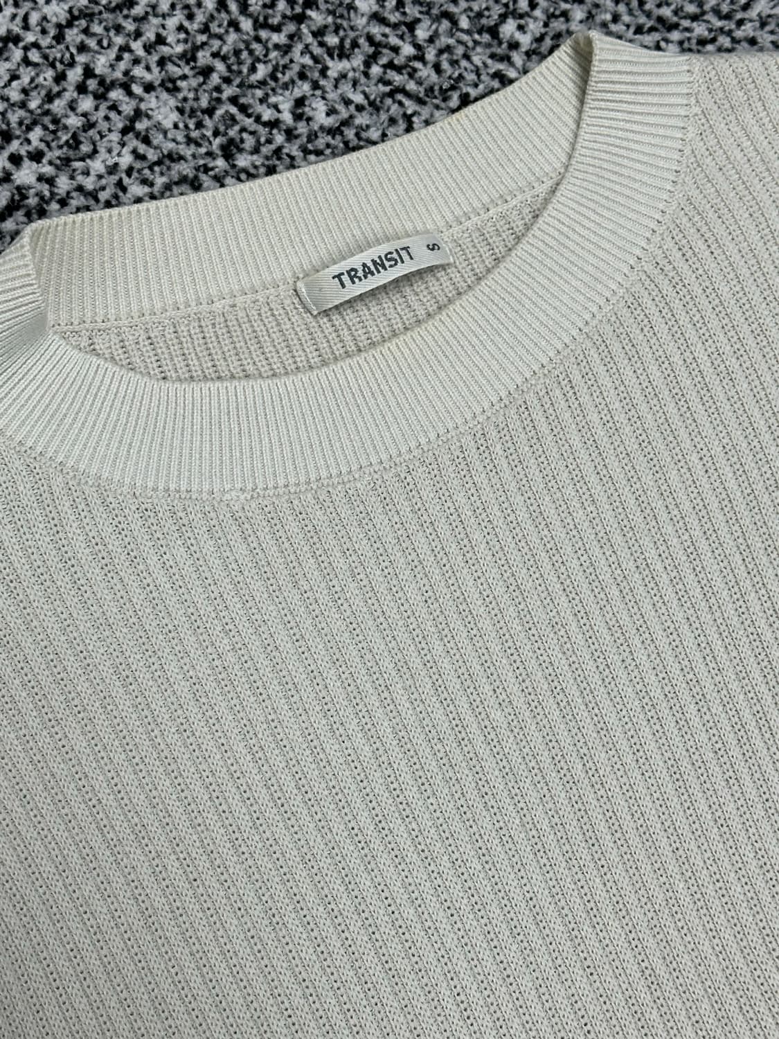 트랜짓 24년식 니트반팔 상품이미지2