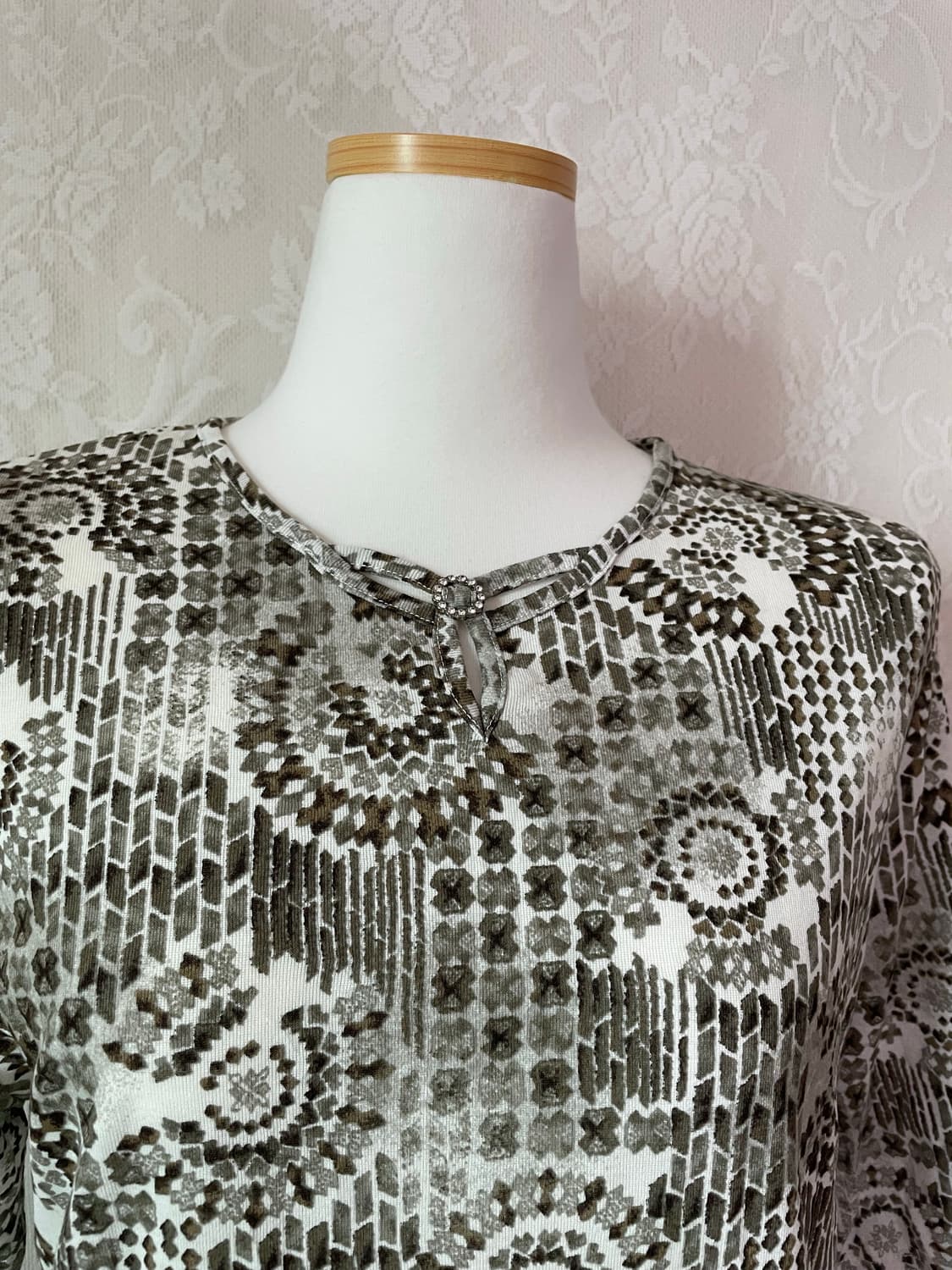 빈티지 에스닉 패턴 슬림핏 반팔 티 상품이미지4