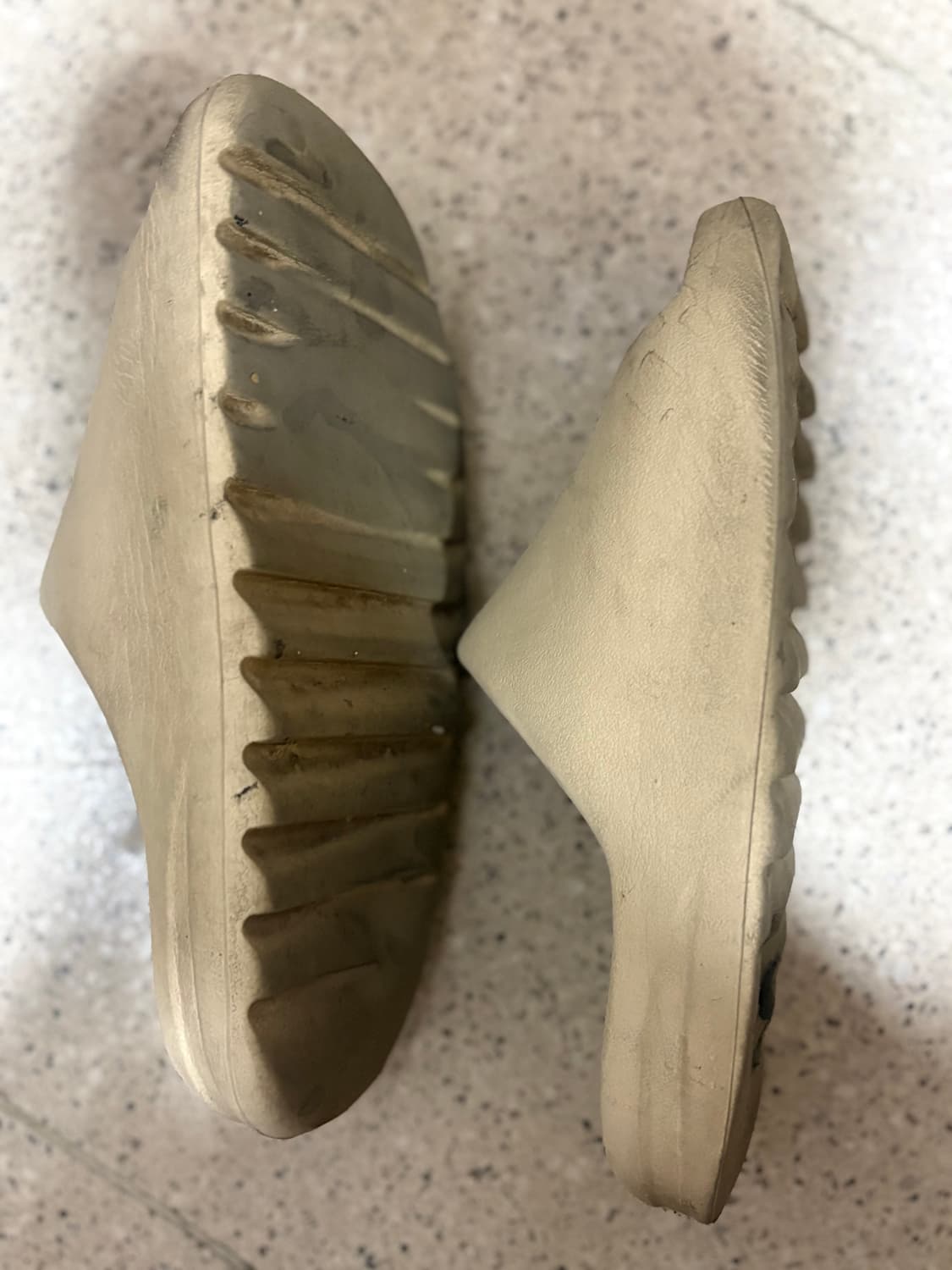 [275] 아디다스 이지 슬라이드 본 2022/2023 275 판매 상품이미지3