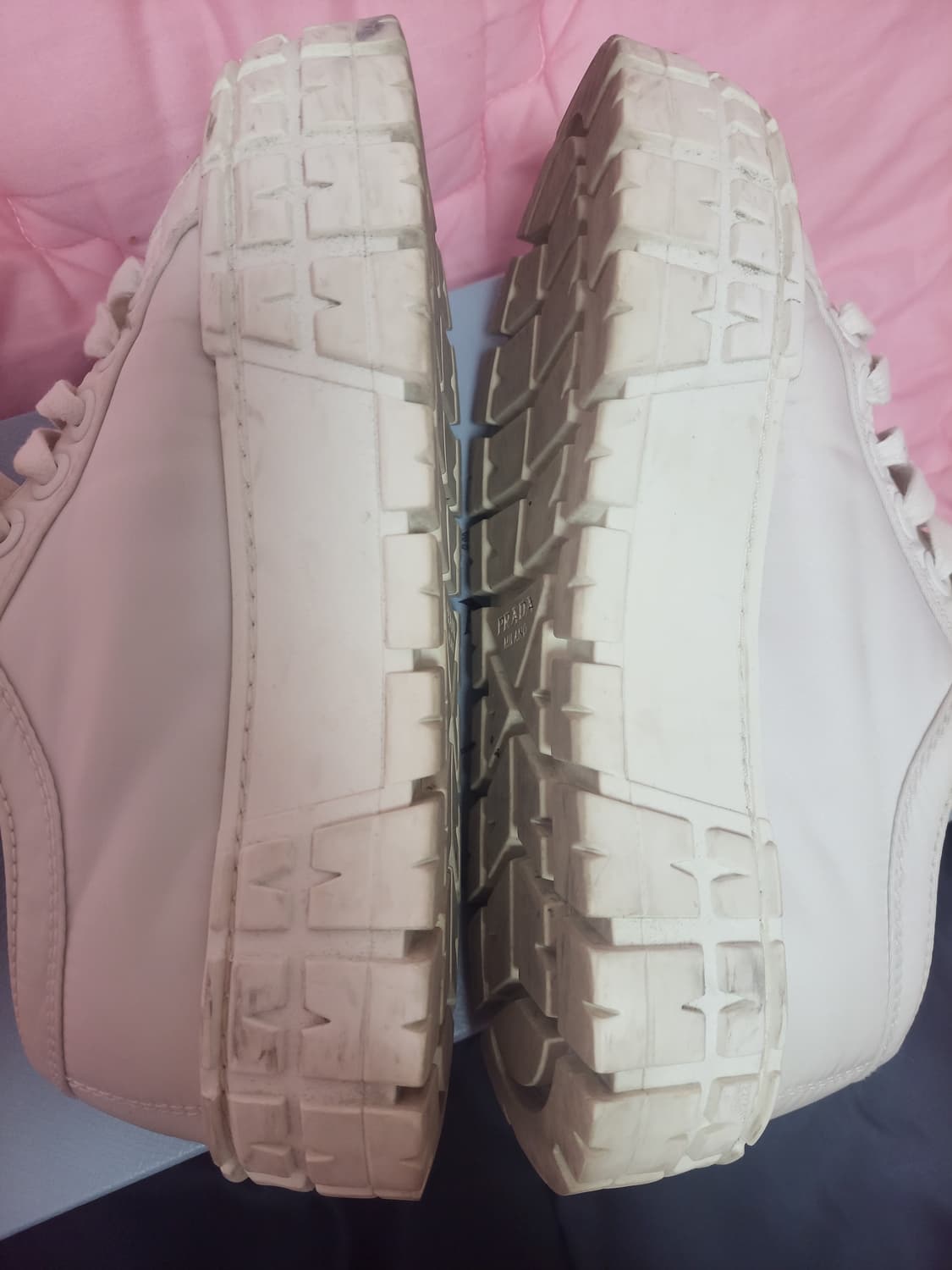 정품)급처상태좋음!프라다 삼각로고더블휠 개버딘 리나일론스니커즈키높이운동화 상품이미지8