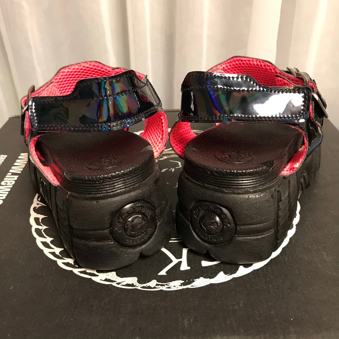 뉴락 에나멜 홀로그램 샌들 상품이미지6