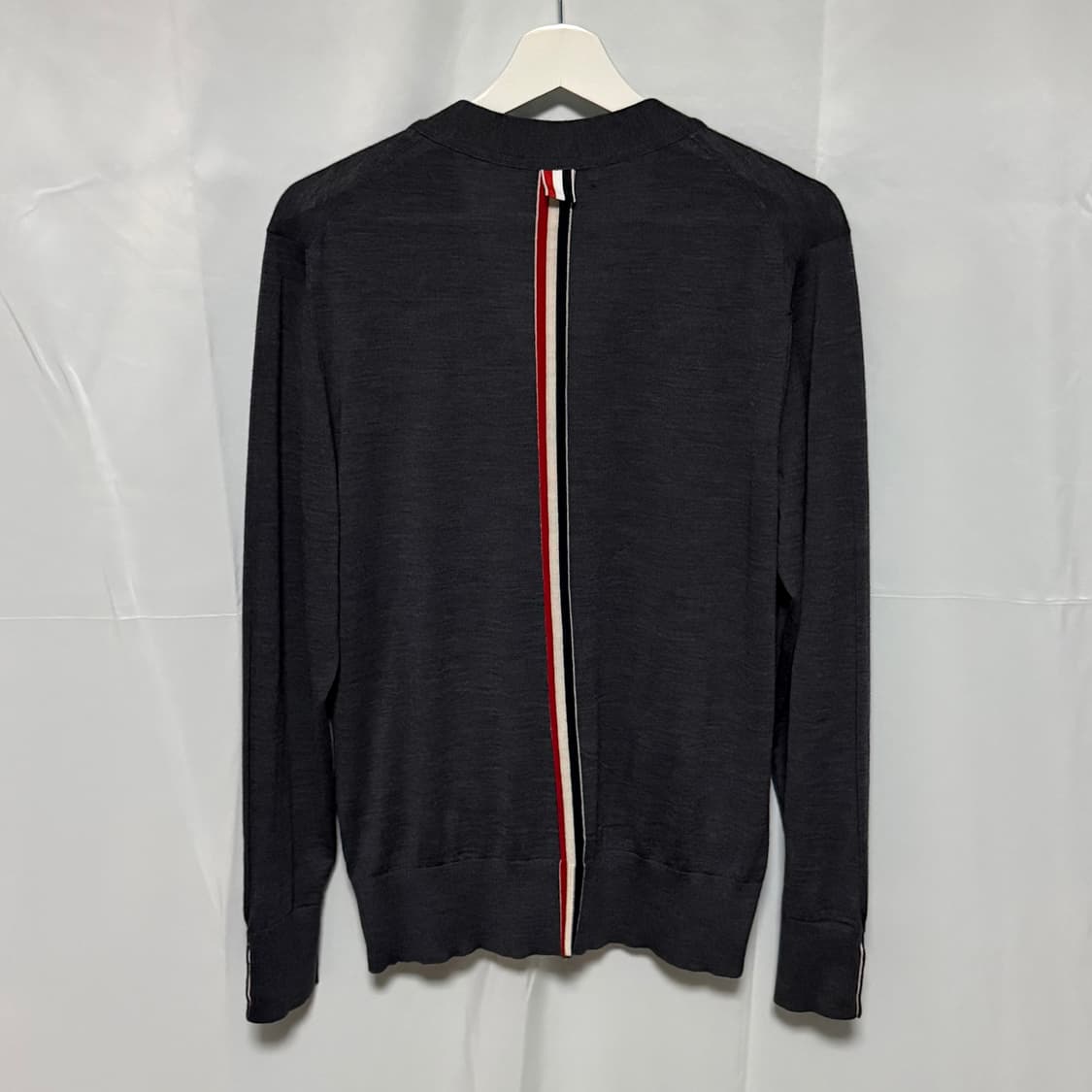 [미사용/2] 톰브라운 백삼선 울 가디건 다크 그레이 상품이미지1