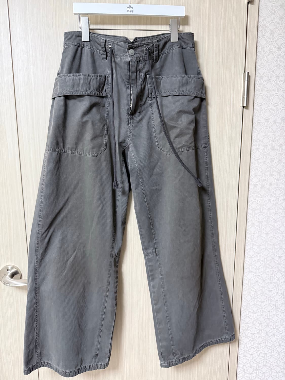 [3]폴리테루 25fw 파라팬츠 더티그레이002 상품이미지1