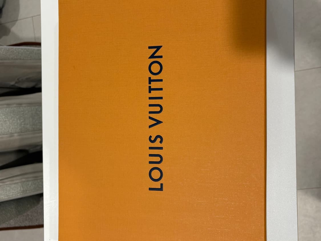 루이비통 모노그램 쉐도우 포쉐트 클러치 상품이미지5