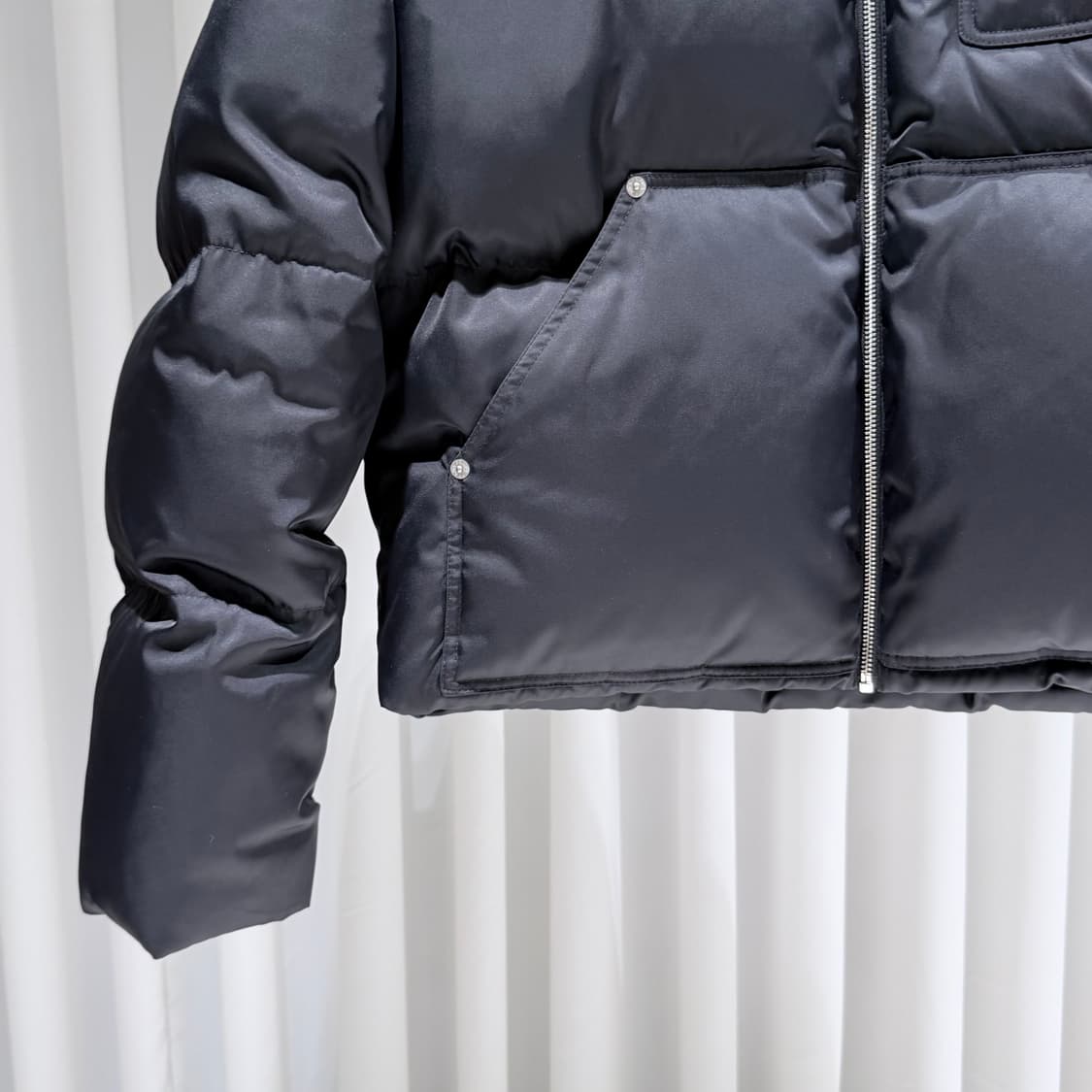 (S/M) / 프라다 삼각로고 리나일론 크롭 다운 패딩 자켓 블랙 상품이미지5