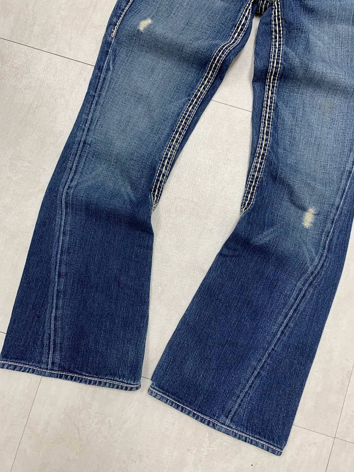 트루릴리전 스티치 디테일 부츠컷 데님 팬츠 #654 상품이미지3