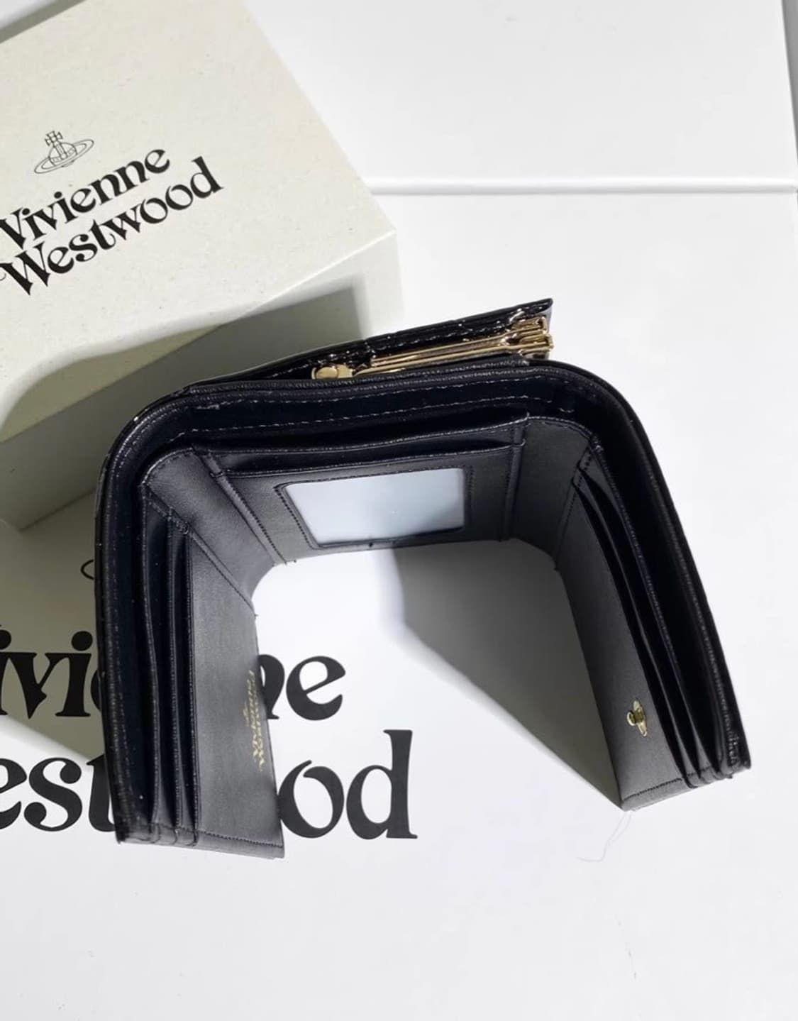 비비안웨스트우드 아카이브 금장 orb 펀칭 블랙레더 하프월렛 반지갑 상품이미지4