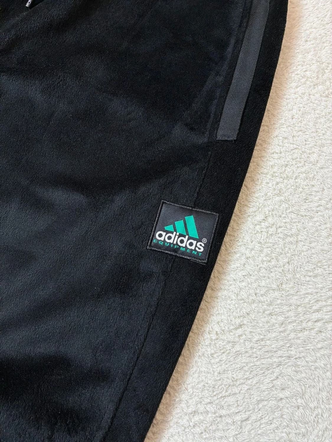 아디다스 이큅먼트 벨벳 니 스웻 팬츠 PN6964 상품이미지3