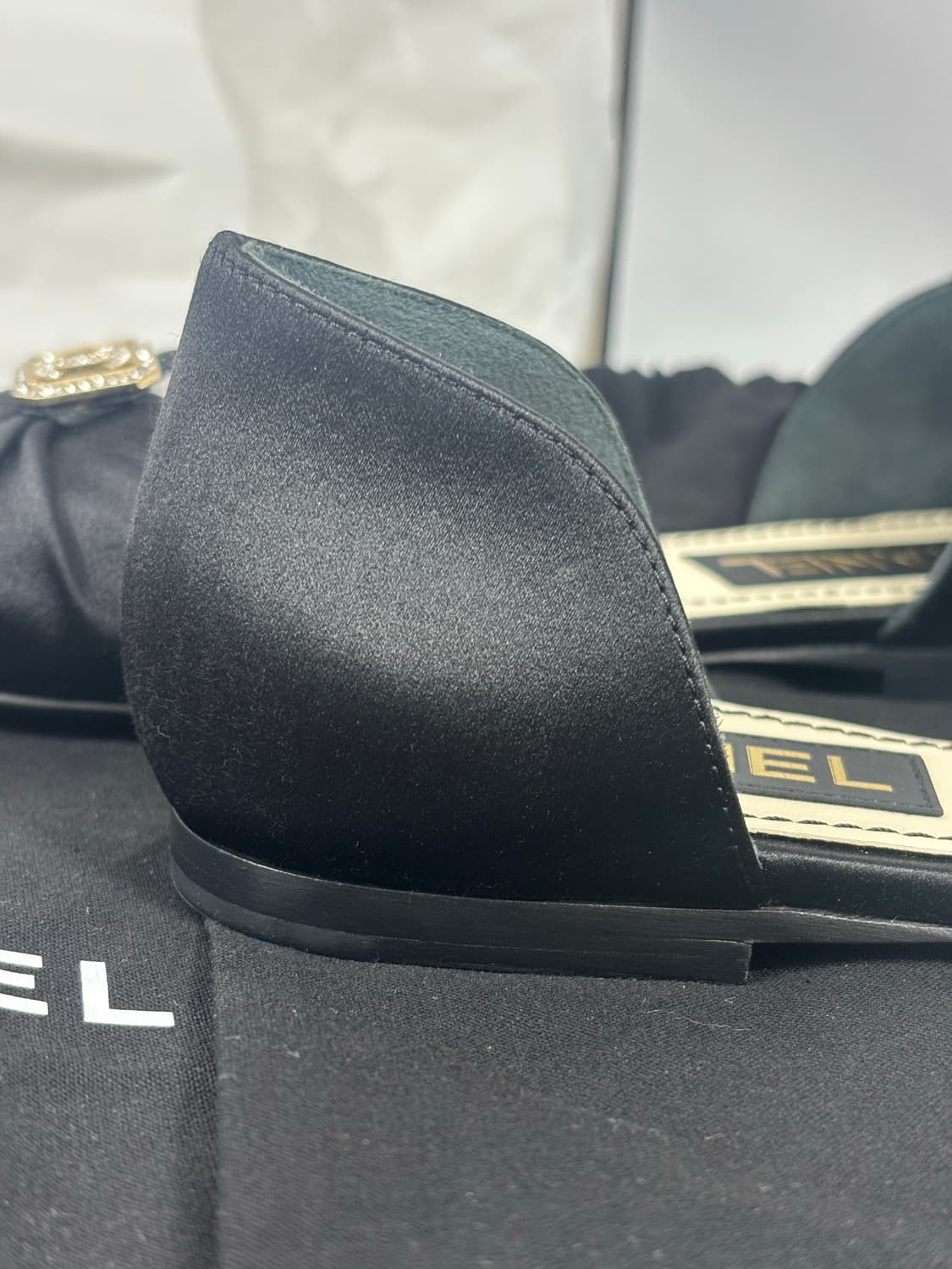 (새상품)샤넬 발레리나 플랫 사틴 메탈 슈즈 36.5 상품이미지6