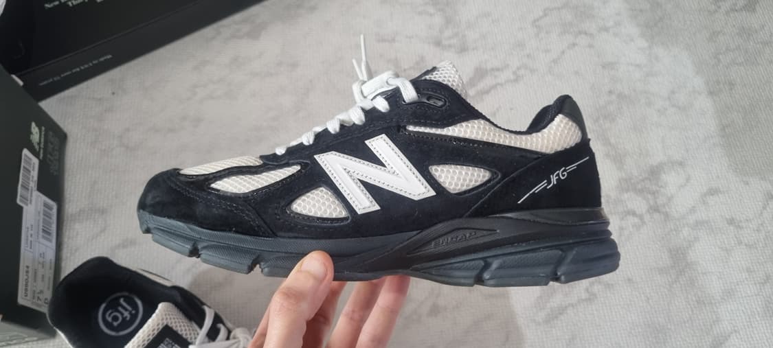 뉴발란스 990v4 jfg 조 프레쉬 굿 블랙 화이트 255 상품이미지3