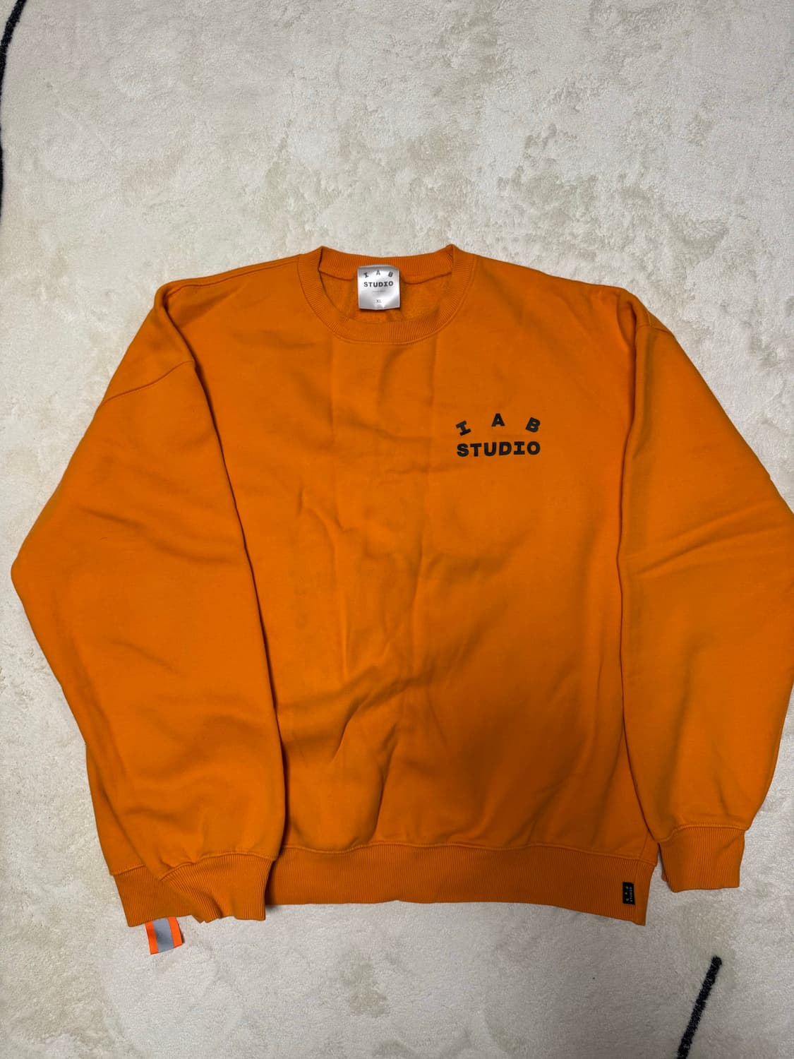 아이앱 x 두산 맨투맨 상품이미지1