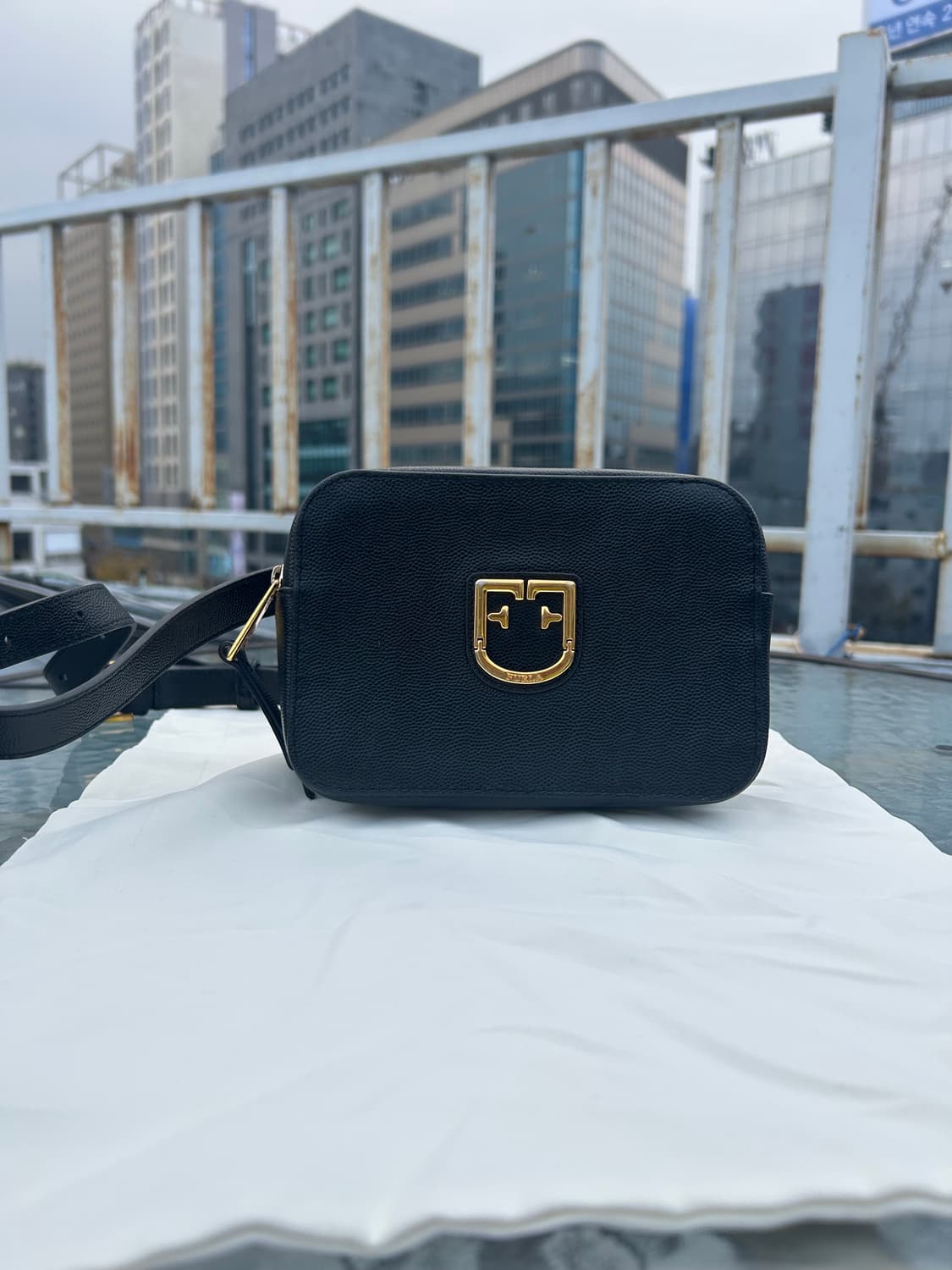 Furla 훌라 블랙 가죽 벨트백 상품이미지1