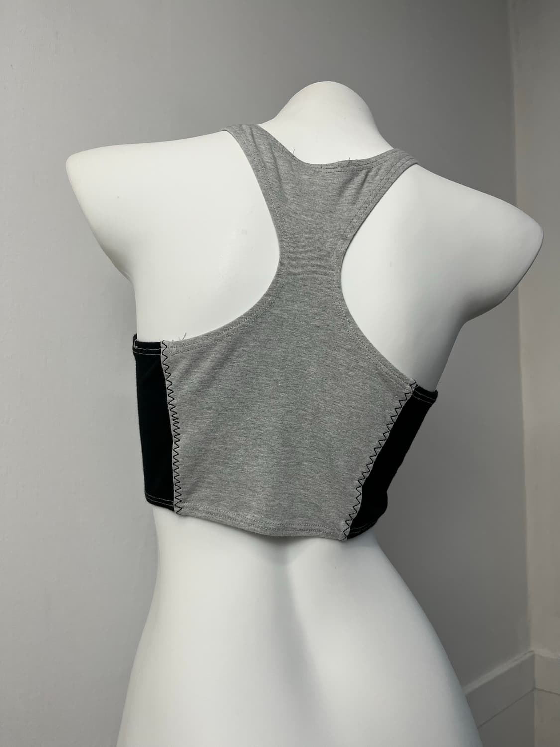 ONYX 그레이 크롭 나시 상품이미지3