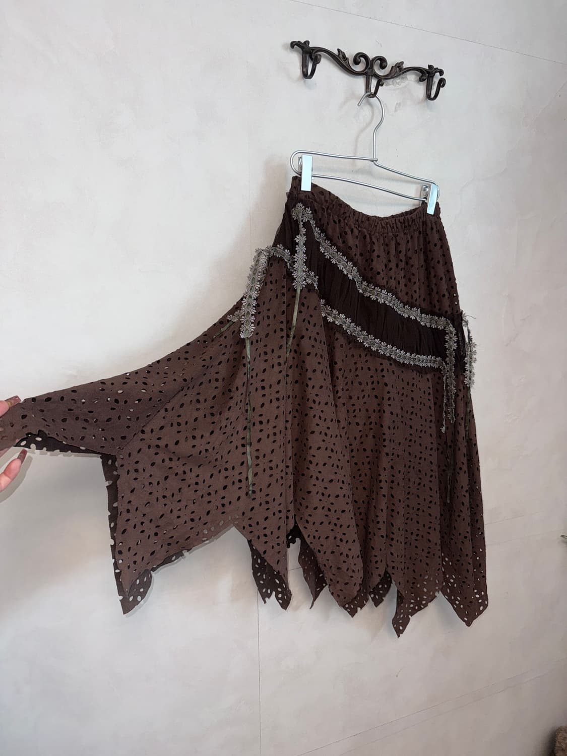 Dark brown bohemian punching suede skirt 상품이미지1