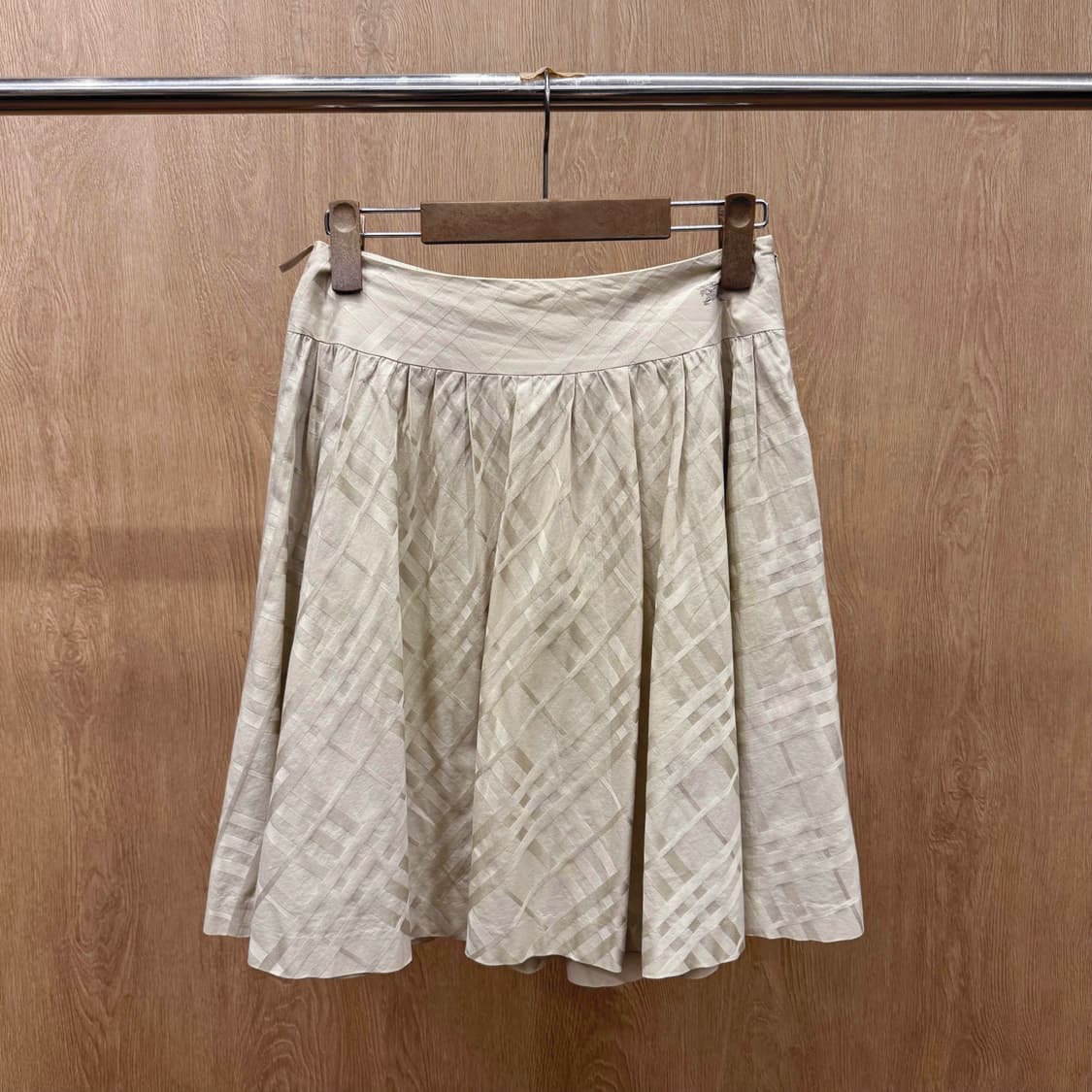 버버리 블루 라벨 체크 자카드 리본 디테일 플레어 스커트 베이지 상품이미지2