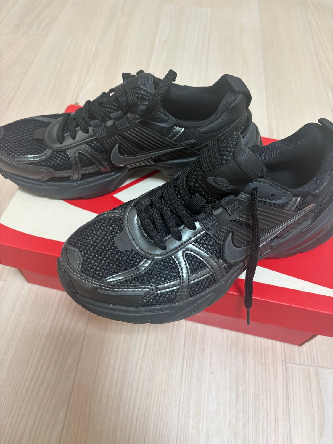 W 나이키 V2K 런 블랙 앤트러사이트 235 상품이미지3