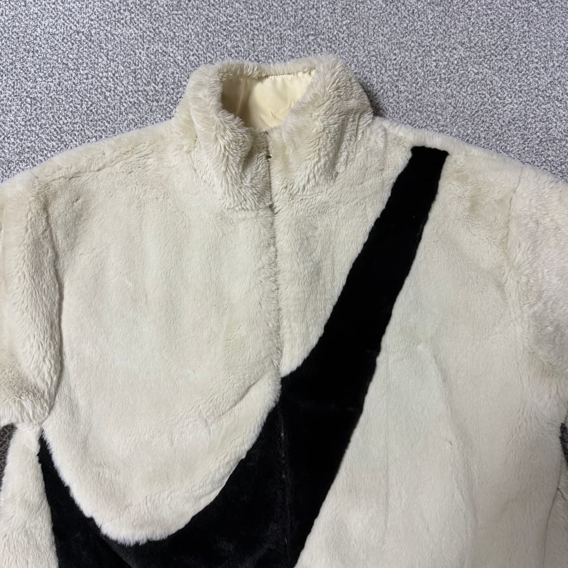 [정가 20만원] 나이키 NSW 포우 퍼 자켓 여성용 상품이미지4