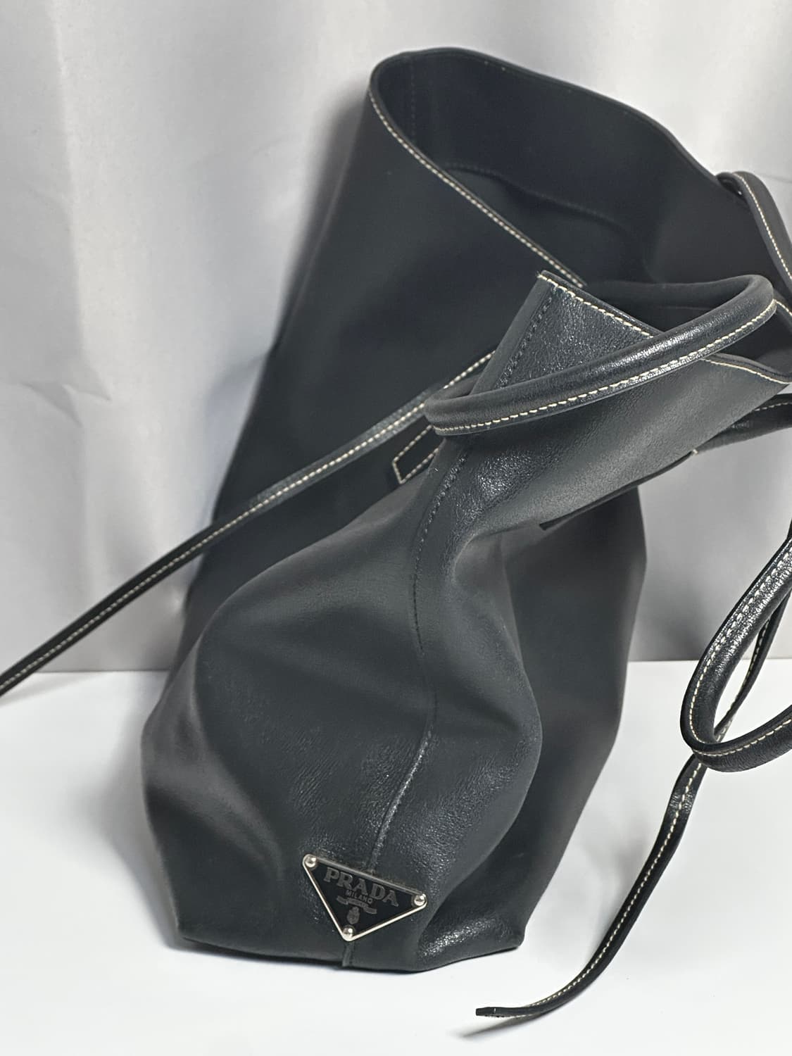 프라다 블랙 레더 토트백 상품이미지2