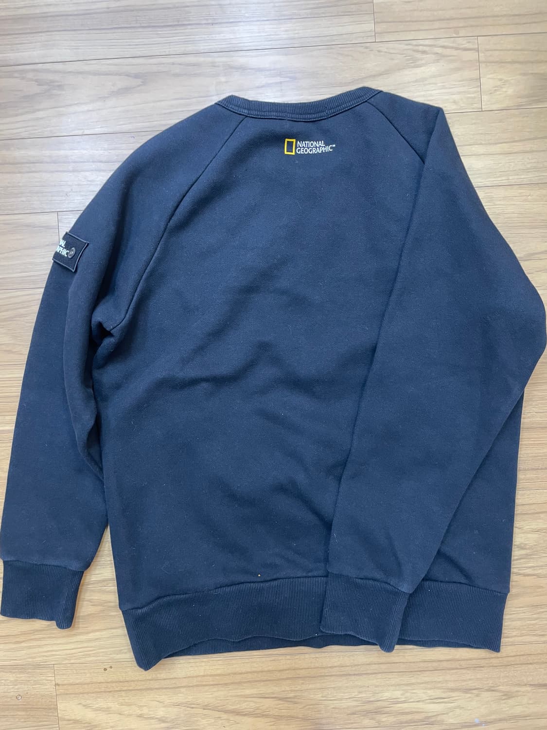 내셔널지오그래픽 검정색 맨투맨 L사이즈 판매합니다. 면과 폴리에스터 혼방 상품이미지2