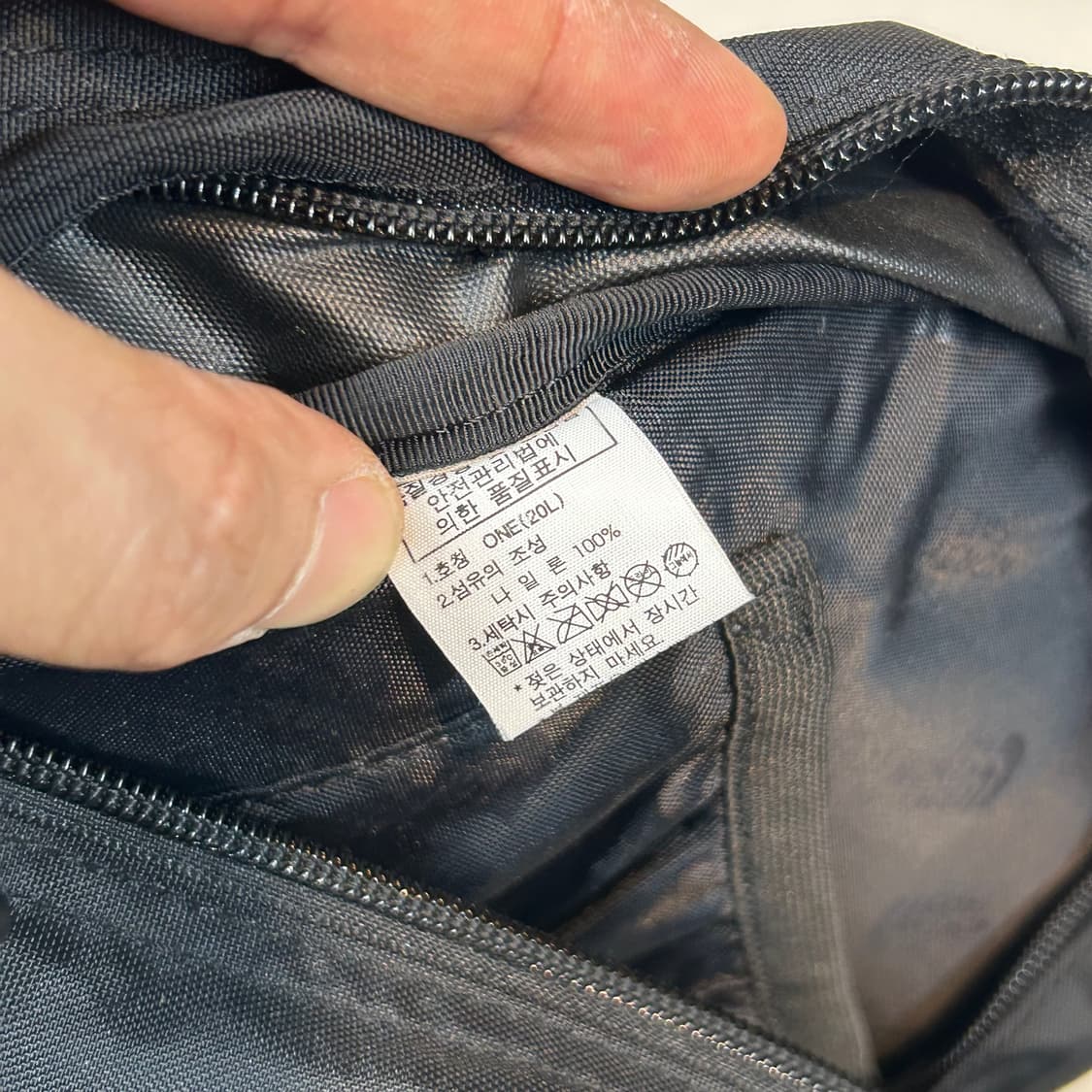 노스페이스 미니샷 20L 백팩 가방 블랙 상품이미지9