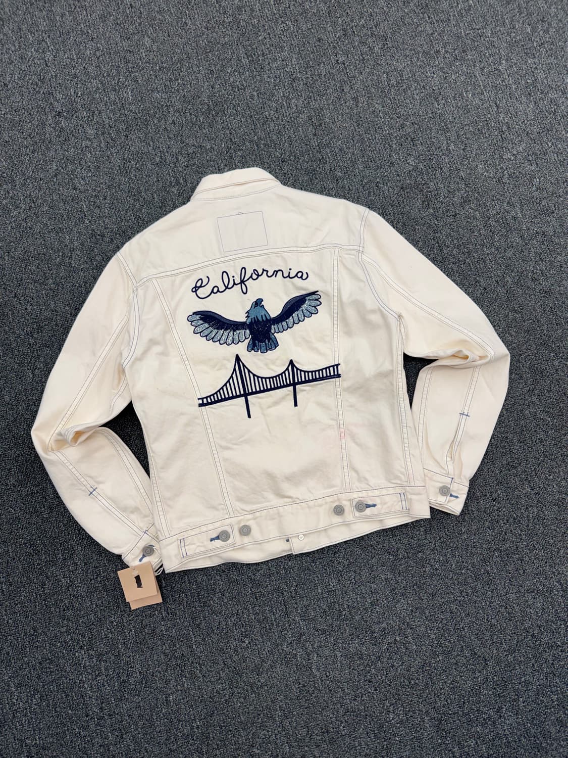 S)리바이스 빈티지 등판 독수리 자수 화이트 트러커 자켓 상품이미지3