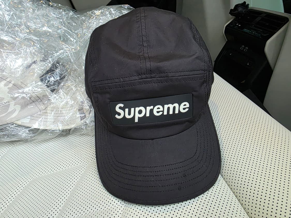 슈프림 20FW 인셋 러버로고 캠프캡 블랙 상품이미지1