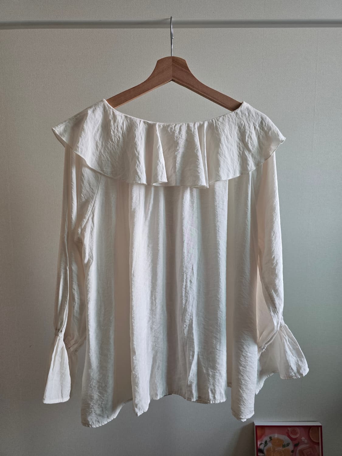 Off-White Ruffle Collar Blouse 상품이미지4
