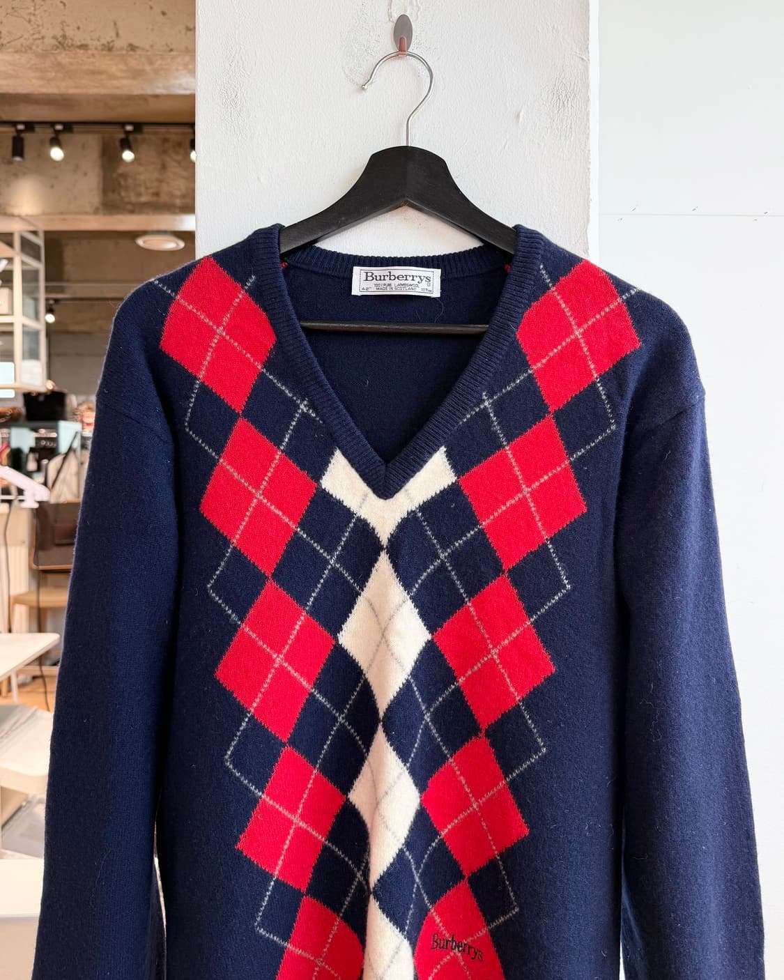 버버리 네이비 아가일패턴 브이넥 니트  상품이미지3