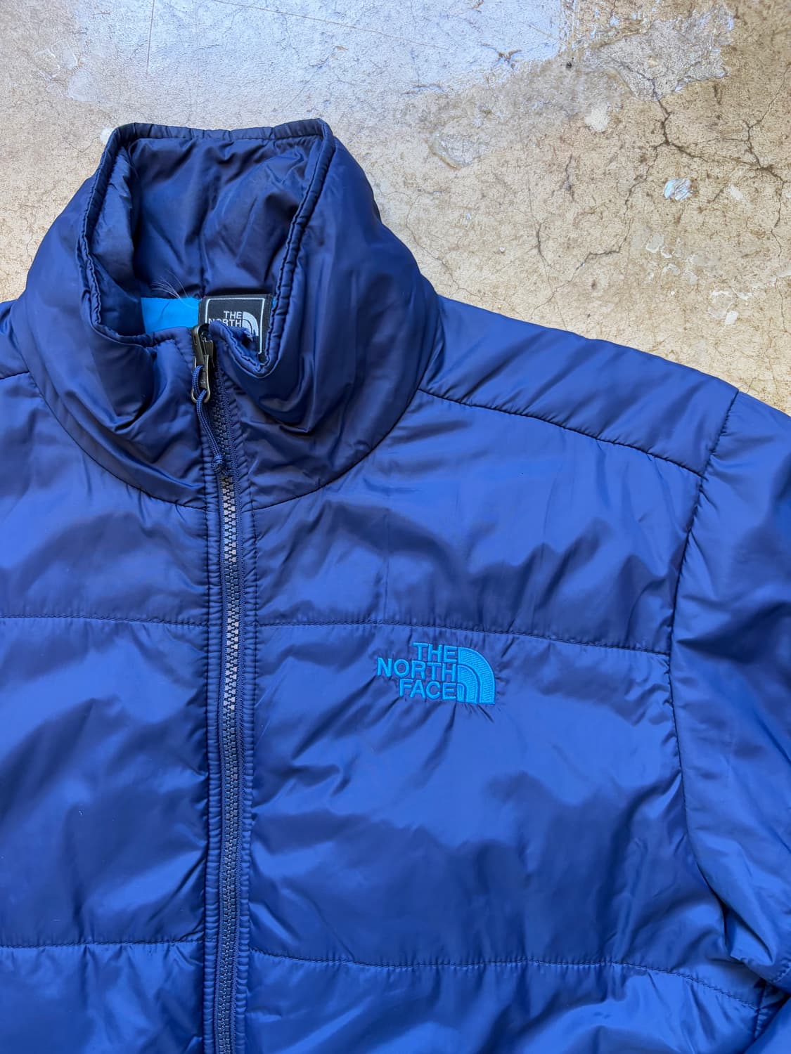 노스페이스 블루 자수 경량 패딩 상품이미지2