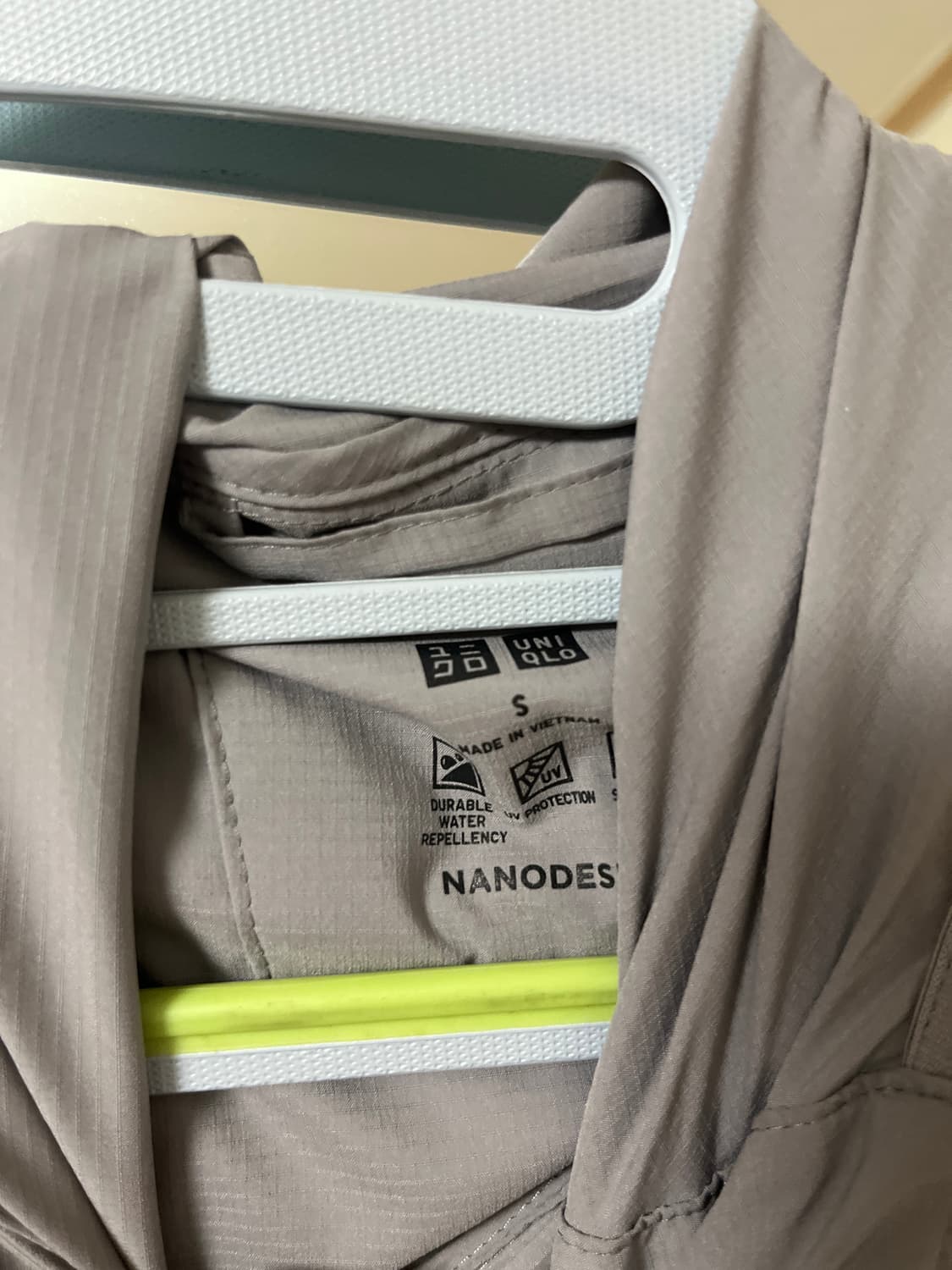 유니클로 포켓터블 uv 파카 상품이미지2