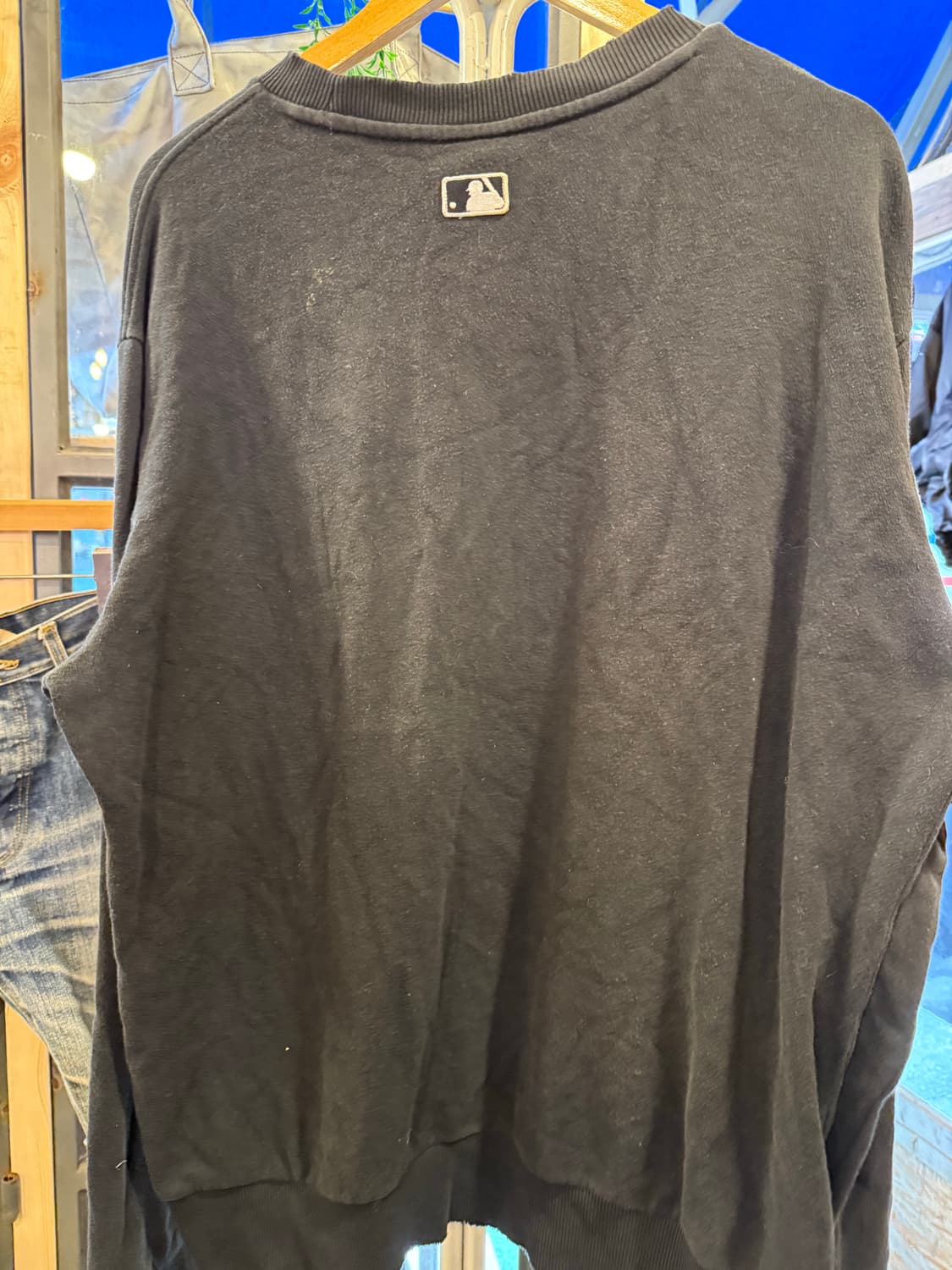 MLB 블랙 맨투맨 상품이미지4