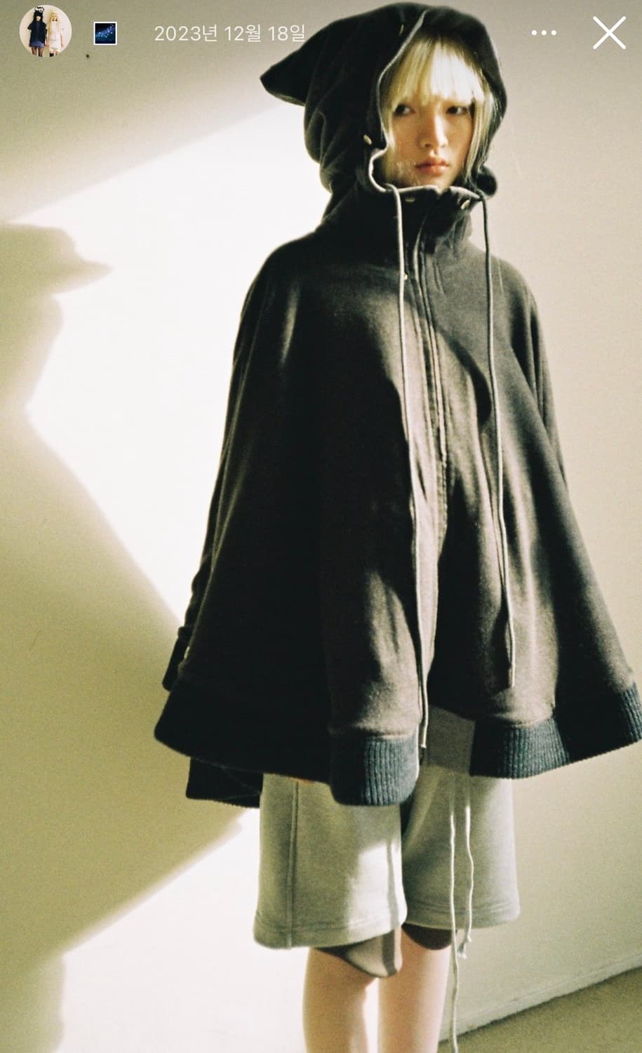 샵페어리 shopfaerie earhood fur cape 케이프 차콜 상품이미지5