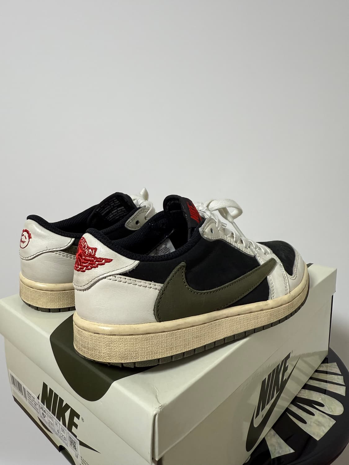 조던1x트래비스캇 레트로 로우 리버스 올리브 그린 235 상품이미지3