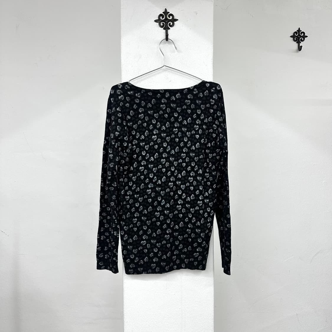 Leopard parttern painting knit 상품이미지3