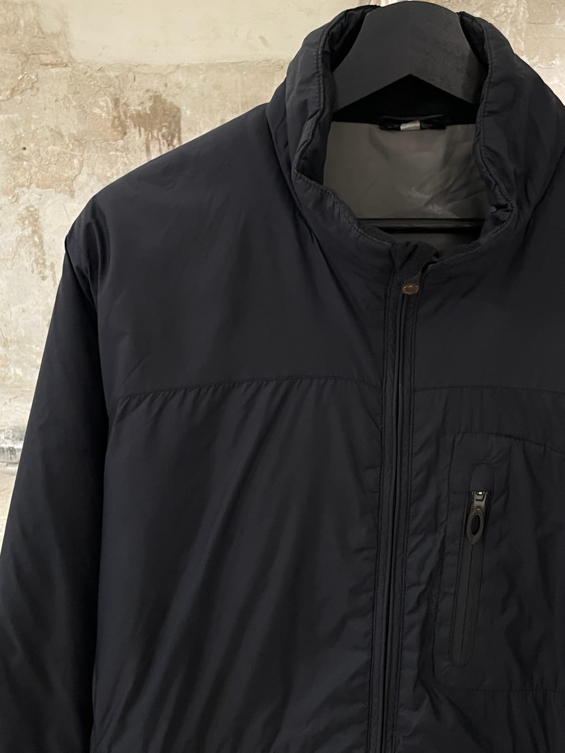 오클리 블랙 로고 패디드 자켓 상품이미지2