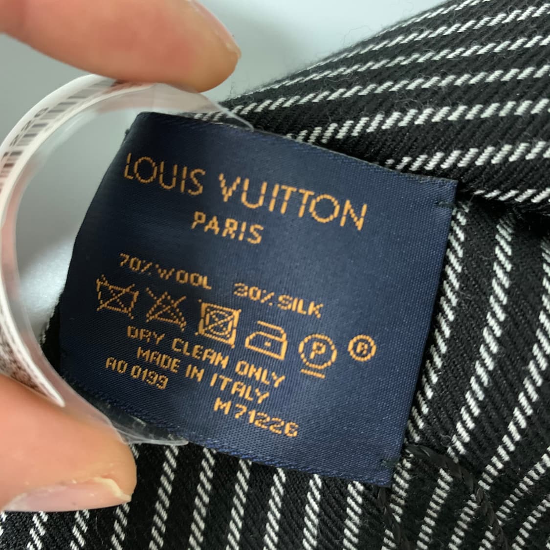 21SS 루이비통 시그니쳐 모노그램 머플러 상품이미지4