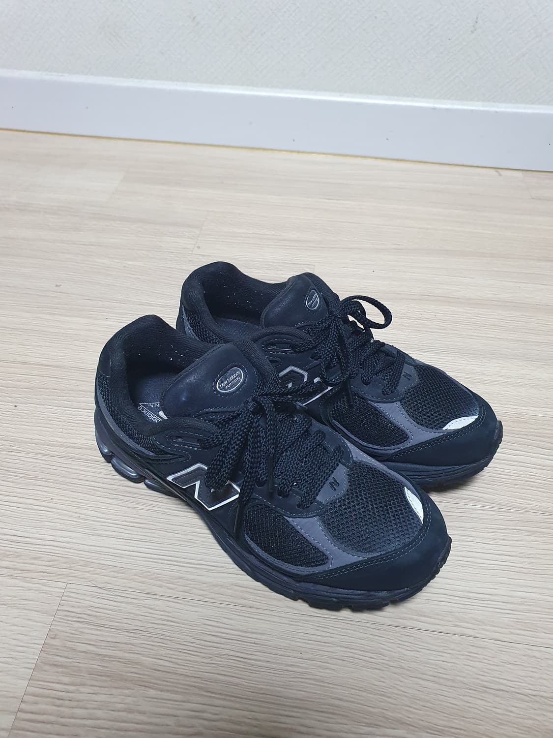 뉴발란스 2002R 블랙 운동화 245 상품이미지2